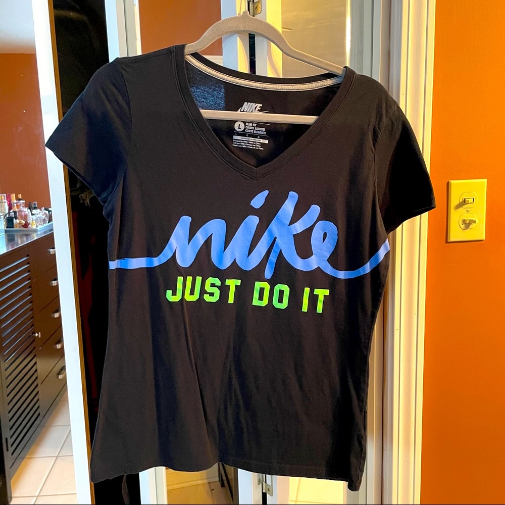 V neck Nike tee